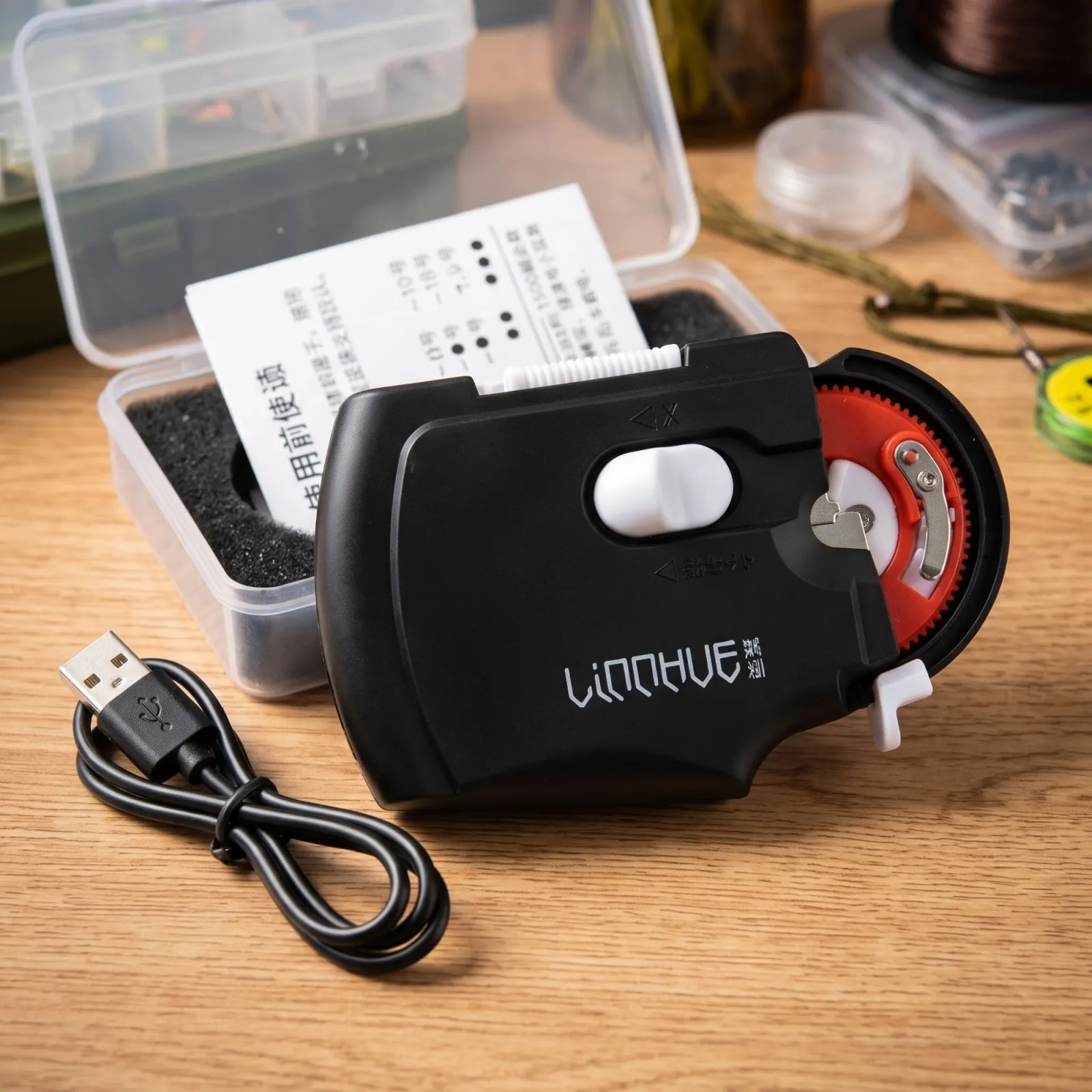 Автоматична електрическа връзвачка за риболовни куки LINNHUE с USB кабел в прозрачна пластмасова кутийка